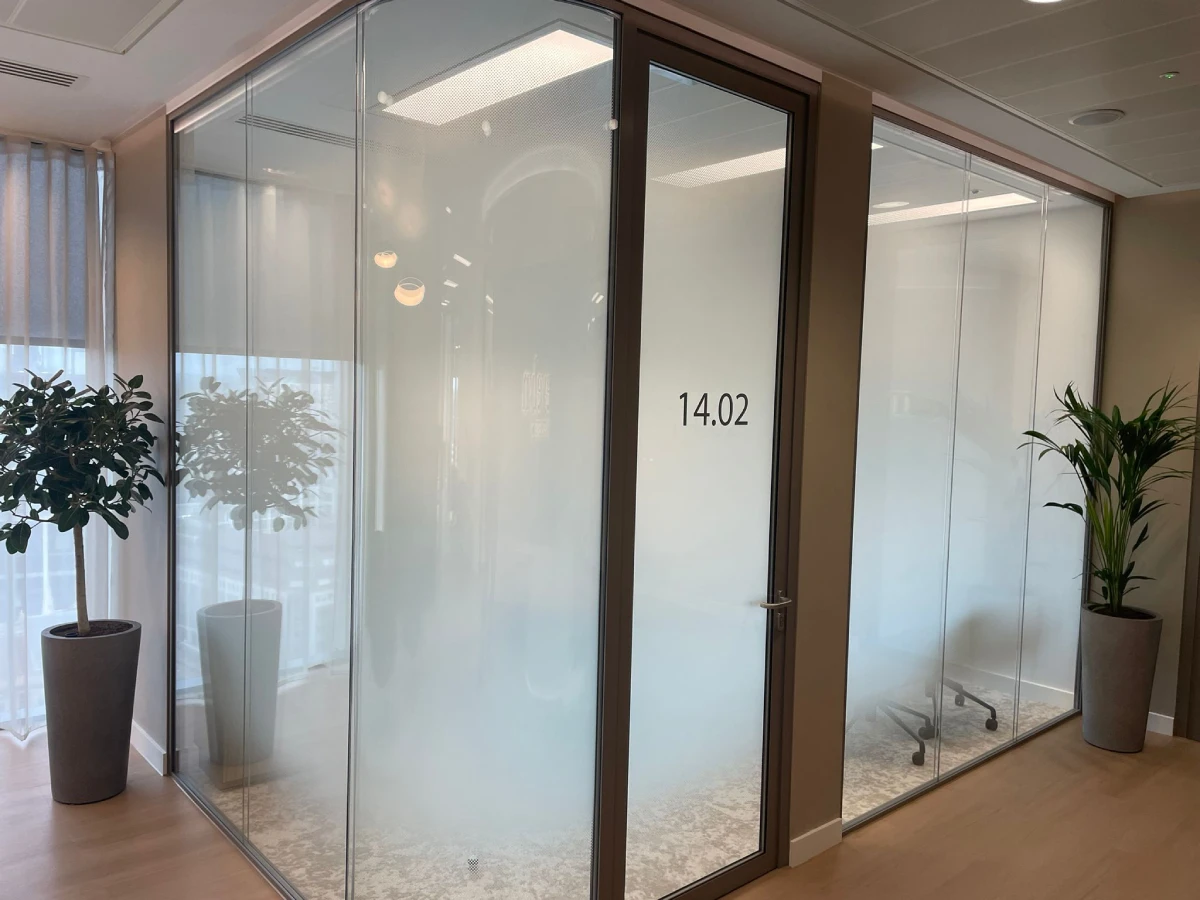 Choosing the Right Privacy Film for Offices and Commercial Spaces